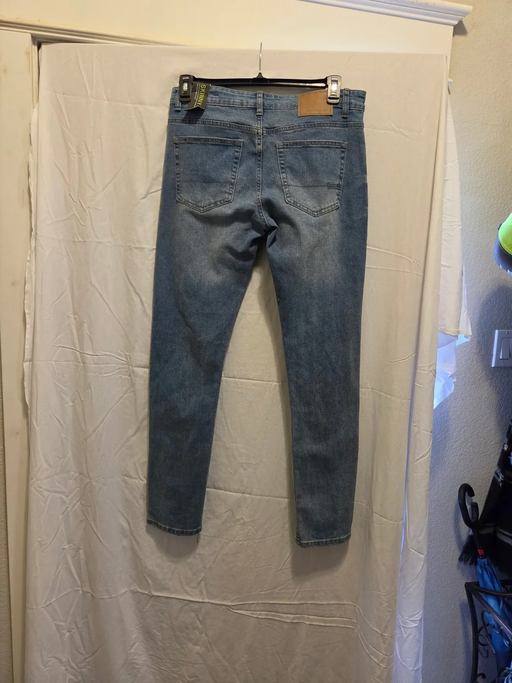 Aeropostale Men's Skinny Jeans in Medium Blue Wash